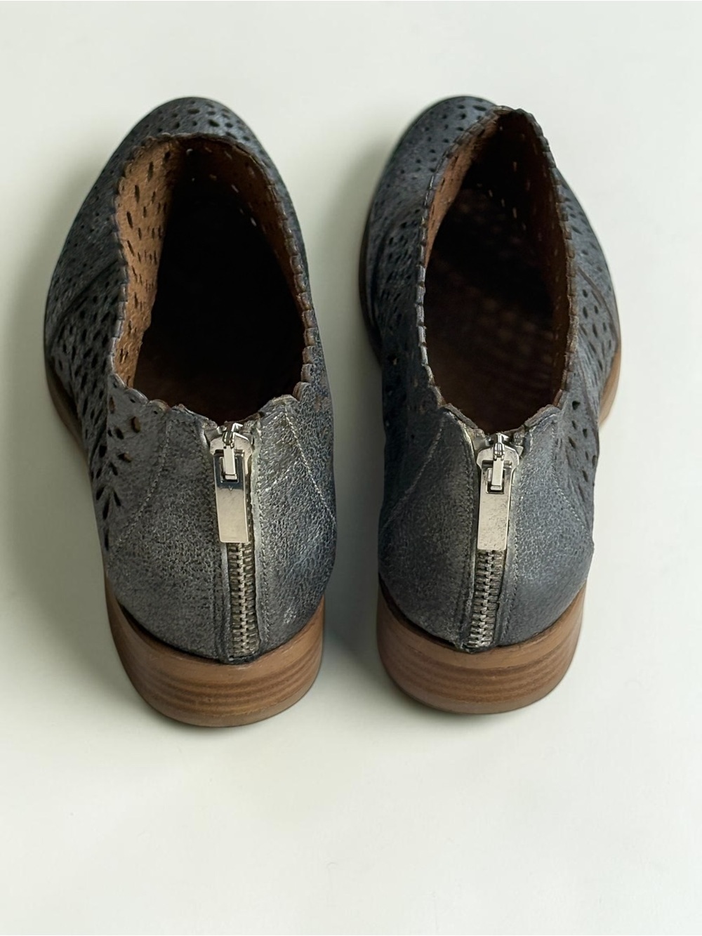 Sundance Vera Gomma Perforated Metallic Grey Ankle Booties Made in Italy Size 38 - Picture 5 of 8